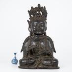 Statue - Bronze - Seated Guanyin wearing a long Gawn, crown, Antiquités & Art