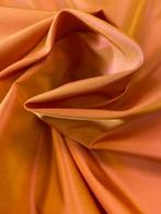 Voorname taffeta in zijde gemengd oranje kleur, verraderlijk