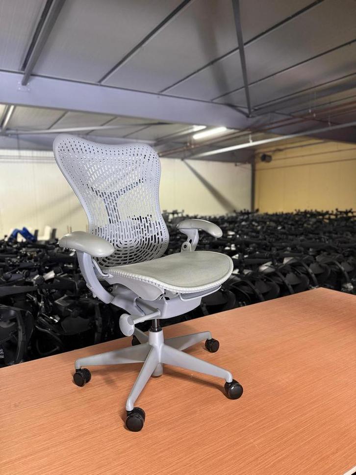 Refurbished Herman Miller Mirra - Ergonomic Design Chair, Huis en Inrichting, Bureaustoelen, Bureaustoel, Overige kleuren, Zo goed als nieuw