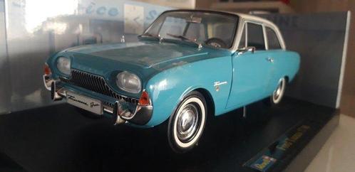 Revell 1:16 - Modelauto - FORD - Taunus 17 M, Hobby en Vrije tijd, Modelauto's | 1:5 tot 1:12