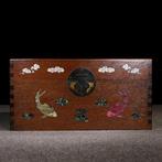 Een doos ingelegd met parelmoer met een Lotus en, Antiek en Kunst