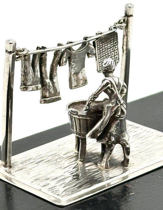 No reserve-Handgemaakte zilveren miniatuur vrouw die kleding, Antiek en Kunst, Antiek | Zilver en Goud