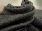 Lana et cachemire mesurent 4,70 x 1,50 m. - Textile - 470 cm