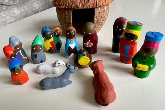 Kerststal (15) - Kersttafereel in kokosnoot - Klei -, Diversen, Kerst