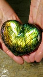 Labradoriet, - Hart Groen - Goud luminescerende kleur -