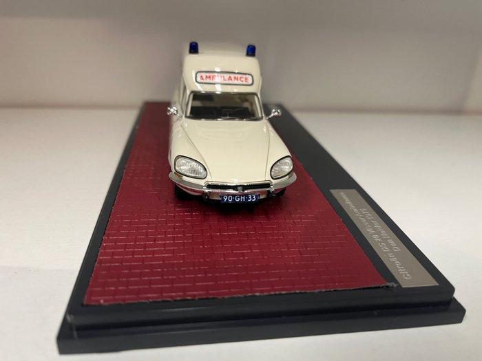 Matrix 1:43 - Modelauto - Citroen DS 20 Visser Ambulance -, Hobby en Vrije tijd, Modelauto's | 1:5 tot 1:12