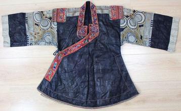 A lot of two Miao jackets and one textile - Jas