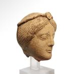 Oud-Grieks, Archaïsche Periode Terracotta Vrouwelijk hoofd
