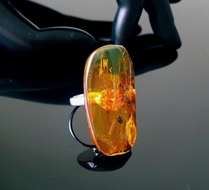 Zeldzame natuurlijke Baltische barnsteenring met fossiele, Verzamelen, Mineralen en Fossielen