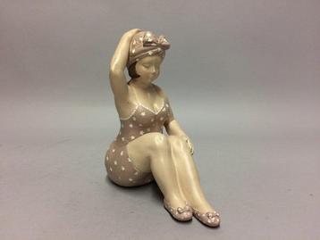 Figurine - Dame en polystyrène en maillot de bain