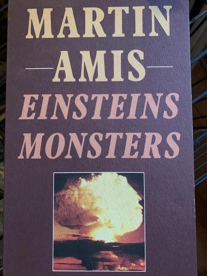 Einsteins monsters 9789025467456 Kingsley Amis, Boeken, Romans, Gelezen, Verzenden