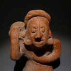 Colima, Westkust Mexico Terracotta Zittend figuur. 11 cm H.