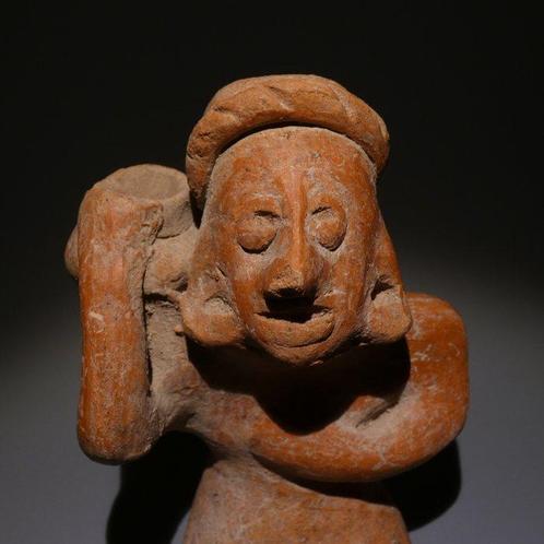 Colima, Westkust Mexico Terracotta Zittend figuur. 11 cm H., Verzamelen, Mineralen en Fossielen