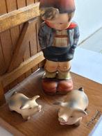 Goebel - Figurine - Jongen met biggetjes boekensteun -, Antiek en Kunst