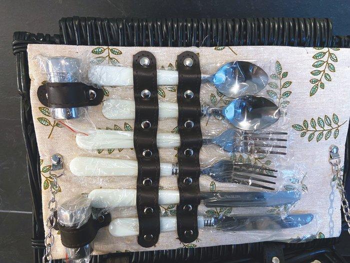 Mand - Luxe picknickmand met inhoud voor vier personen, Antiek en Kunst, Curiosa en Brocante