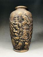 Vaas - Brons, Een beeld met scènes uit de Edo-periode -
