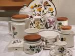 Groot Engels botanical lot: Wedgwood “Florabunda” +, Antiek en Kunst