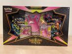The Pokémon Company Box - Shining fates Crobat V-max, Hobby en Vrije tijd, Verzamelkaartspellen | Pokémon, Nieuw