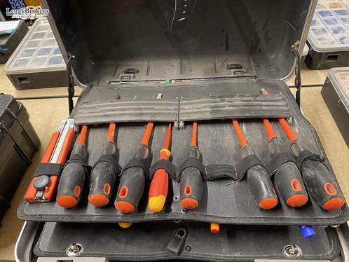 Koffer met handegereedschap, Doe-het-zelf en Bouw, Gereedschap | Overige machines, Zo goed als nieuw, Ophalen of Verzenden