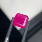 1 pcs Rose, Rouge Rubis - 3.01 ct - International