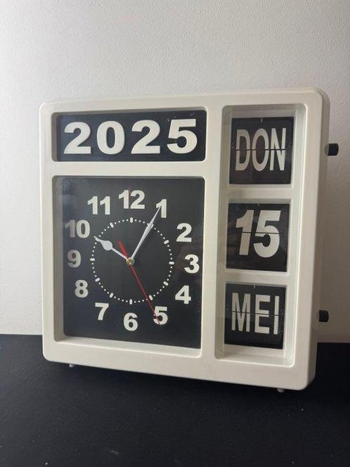 Klok - Plastic - 2000-2010, Antiek en Kunst, Antiek | Klokken