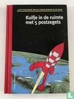 ? - Kuifje in de ruimte met 5 postzegels - 50e verjaardag..., Boeken, Avontuur en Actie, Verzenden, Zo goed als nieuw