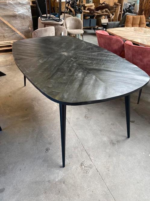 Sam eettafel zwart, visgraat (nieuw, A-keuze), Huis en Inrichting, Tafels | Eettafels, Nieuw, Overige houtsoorten, Metaal