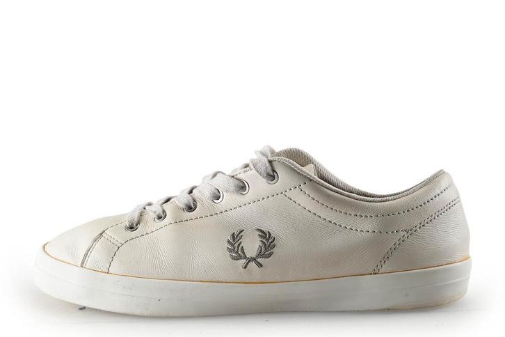 Fred Perry Sneakers in maat 43 Wit, Kleding | Heren, Schoenen, Wit, Zo goed als nieuw, Sneakers, Verzenden