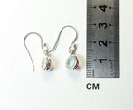 Ethiopisch Opal / Welo-Opal 2 oorhangers / cabochon / nieuw-, Verzamelen, Mineralen en Fossielen