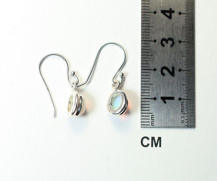 Ethiopisch Opal / Welo-Opal 2 oorhangers / cabochon / nieuw-, Verzamelen, Mineralen en Fossielen