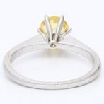 Ring - 18 karaat Witgoud - 0.66ct. tw. Saffier, Handtassen en Accessoires, Ringen, Nieuw