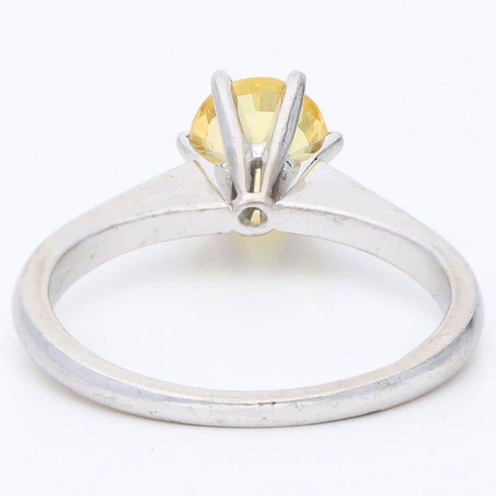 Ring - 18 karaat Witgoud - 0.66ct. tw. Saffier, Handtassen en Accessoires, Ringen