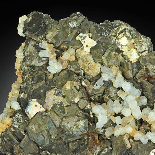 Museum PYRRHOTITE met CALCIT uit Yindu, Binnen-Mongolië,, Verzamelen, Mineralen en Fossielen