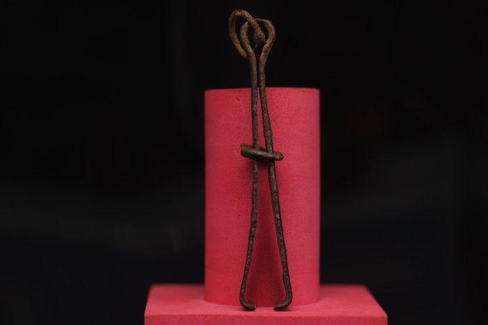 Romein (Republikein) IJzer Adellijke pincetten - 8.5 cm, Antiquités & Art, Antiquités | Autres Antiquités