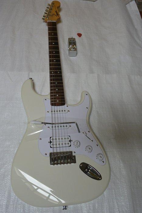 Squier - Stratocaster - - Elektrische gitaar - China - 2024, Muziek en Instrumenten, Snaarinstrumenten | Gitaren | Akoestisch