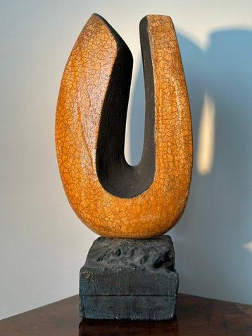 sculptuur, Abstrakte Skulptur auf Sockel – zeitgenössisches