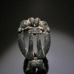 Âge du bronze Bronze Etendard avec deux chèvres. 12,5 cm H., Verzamelen