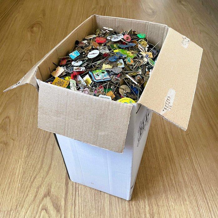 Speld Grote verzameling speldjes (7.7 kilo) - diverse, Antiek en Kunst, Antiek | Speelgoed