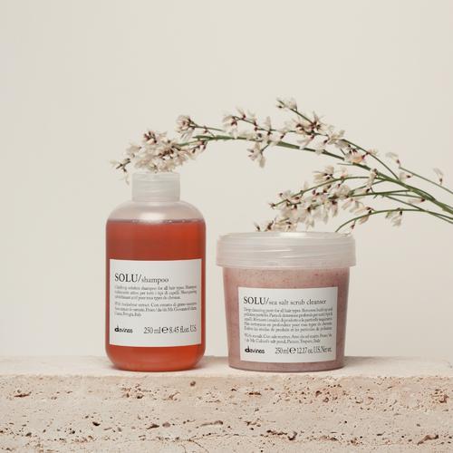 Davines SOLU Sea Salt Scrub Cleanser (Shampoo), Handtassen en Accessoires, Uiterlijk | Haarverzorging, Nieuw, Verzenden