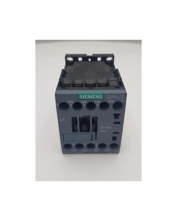 Siemens Hulpmagneetschakelaar- 3RH2122-1BB40, Articles professionnels, Machines & Construction | Travail du bois, Envoi