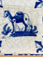 Antiek Tegel - dromedaris - Antiek - 1600-1650 - Delftse, Antiek en Kunst