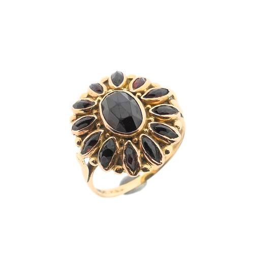 Gouden entourage ring met granaat stenen | Vintage, Handtassen en Accessoires, Ringen, Dame, Met edelsteen, Overige kleuren, Kleiner dan 17