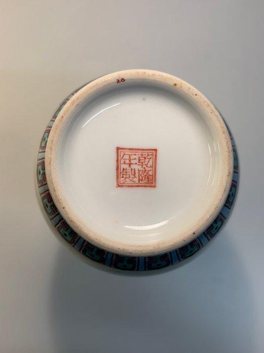 Vaas - Porselein - China - Mooi vaas Fencai Chinees (Zonder, Antiek en Kunst, Antiek | Overige Antiek