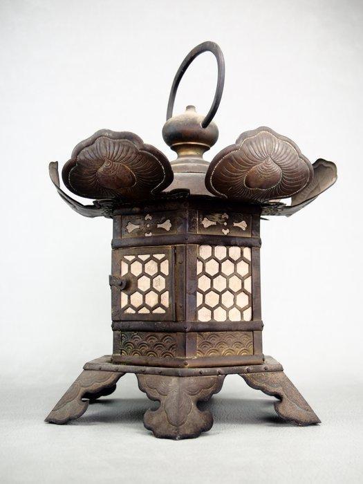 Hexagonal lantern with intricate carvings  - Highly, Antiek en Kunst, Antiek | Overige Antiek