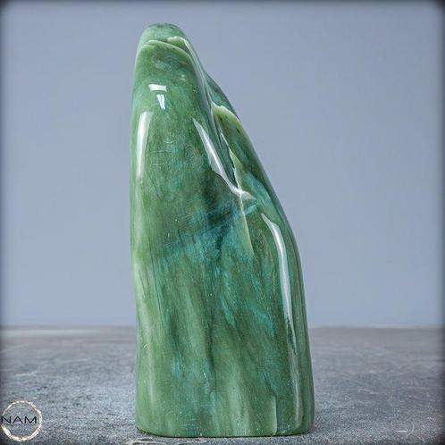 Zeer zeldzame natuurlijke jade nefriet Crystal Freeform,, Verzamelen, Dierenverzamelingen