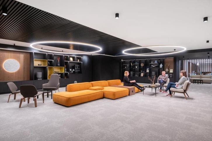 Werkplek-membership in Manhattan Meeting Center, Zakelijke goederen, Bedrijfs Onroerend goed