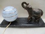 Lampe - Art Déco. Statuette métal. Eléphant. Globe verre