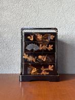 Doos - Vierlaagse Japanse gelakte doos met elegante