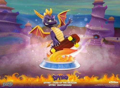 Spyro : Year of the Dragon PVC Statue Spyro Skateboard 34 cm, Verzamelen, Film en Tv, Ophalen of Verzenden