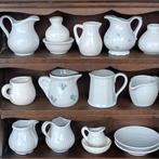 - - Speelgoed meubels Poppenmeubel met miniatuur porseleinen